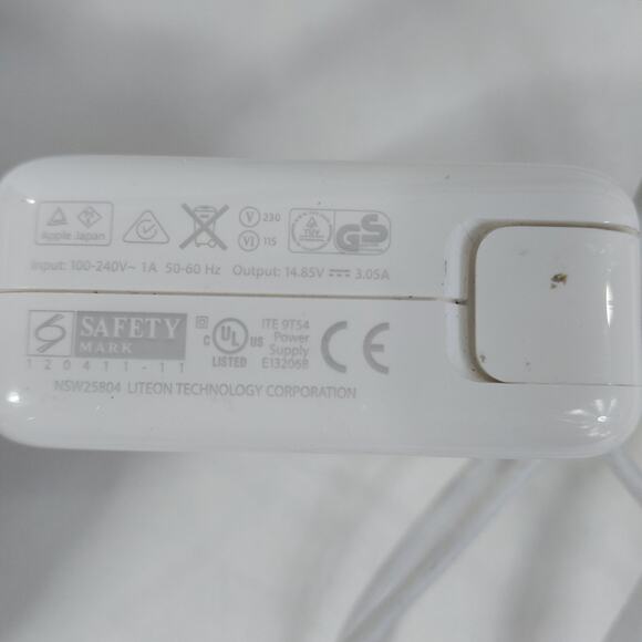 Apple Apple 45W MagSafe 2 Power Adapter - Picture 3 of 3